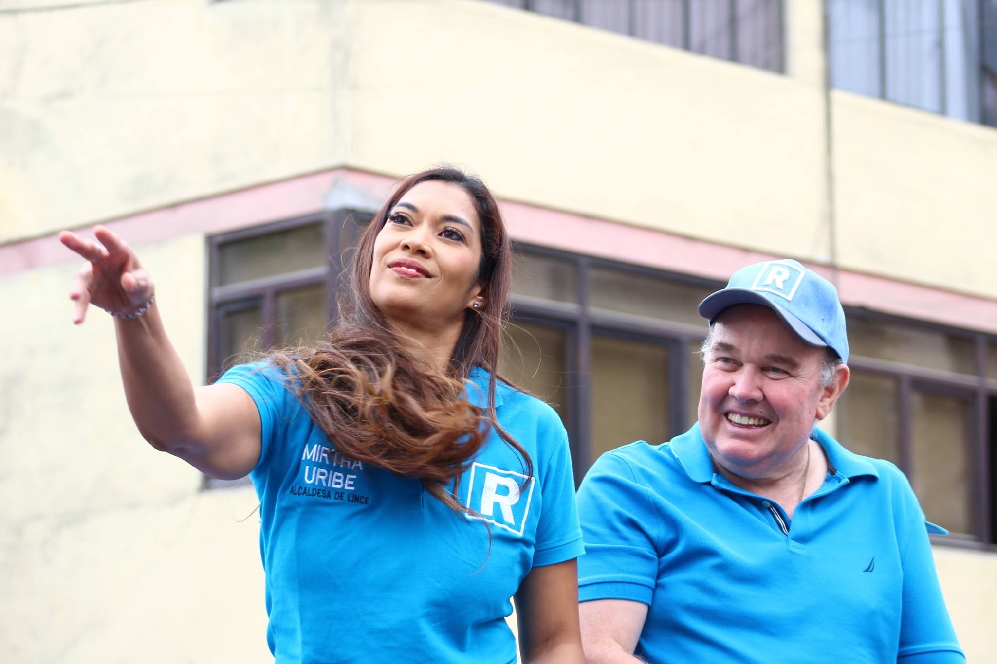 Rafael López Aliaga y Mirtha Uribe recorren Lince